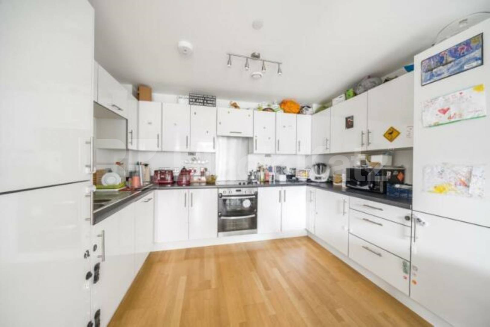 Modern Two-Bed Apartment in Central Park Development  in Greenwich Parkside Avenue SE10, Greenwich